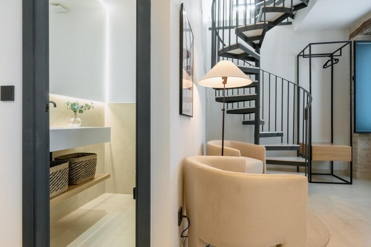 Luxurious Duplex 1bd 1bth Over Casa Pilatos Seville