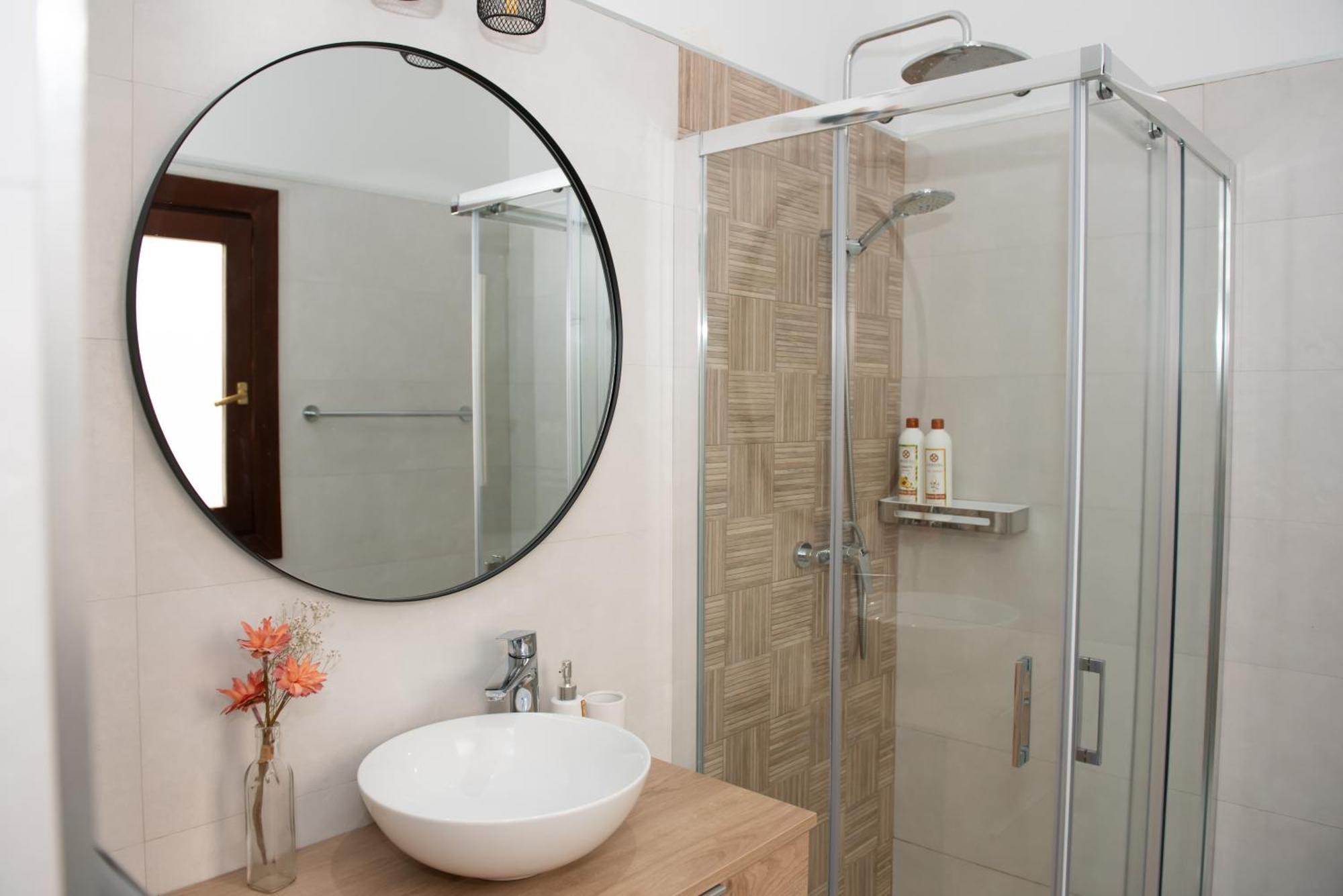 Charming & Quiet In Plaza Del Salvador Apartment *