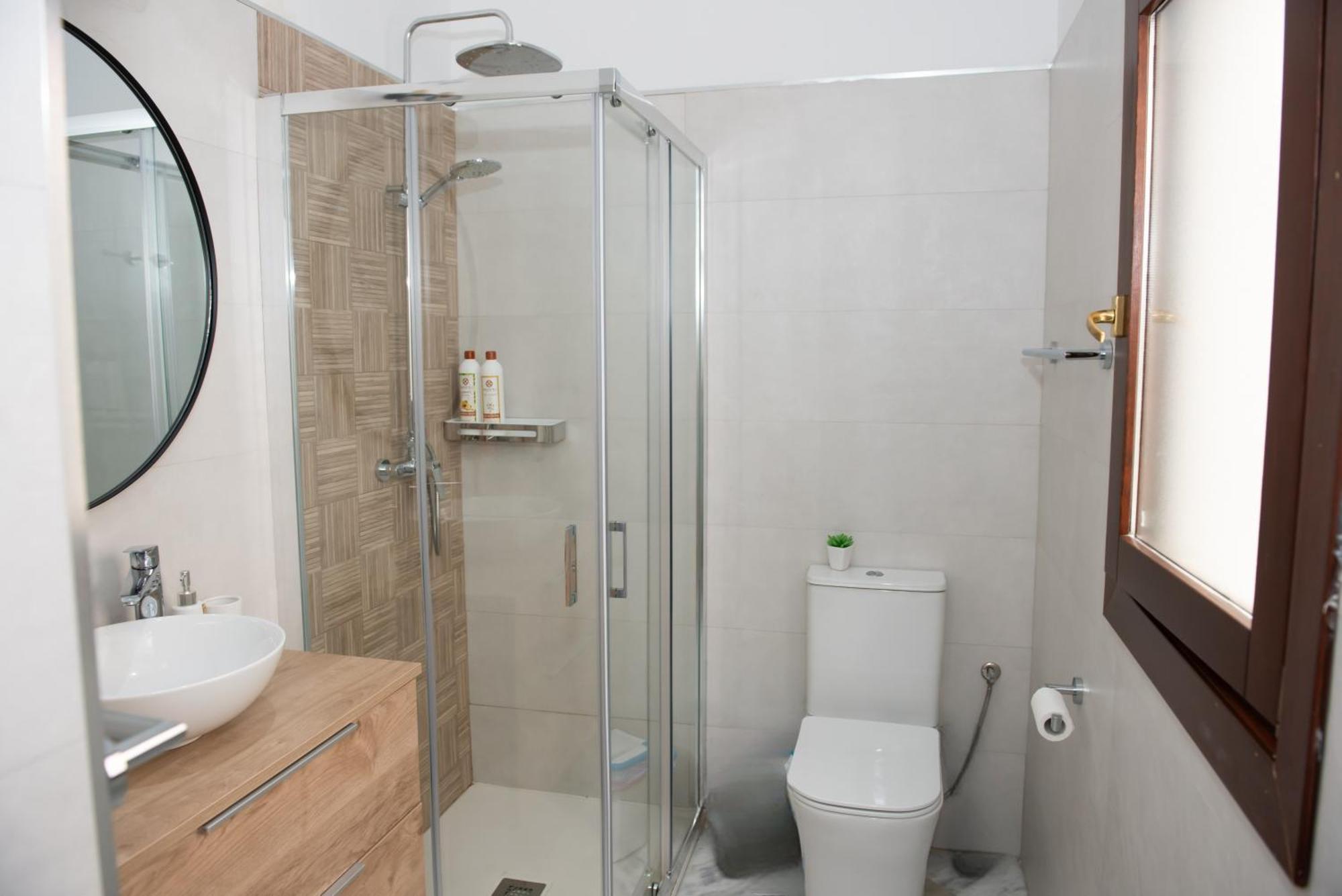 Charming & Quiet In Plaza Del Salvador Apartment