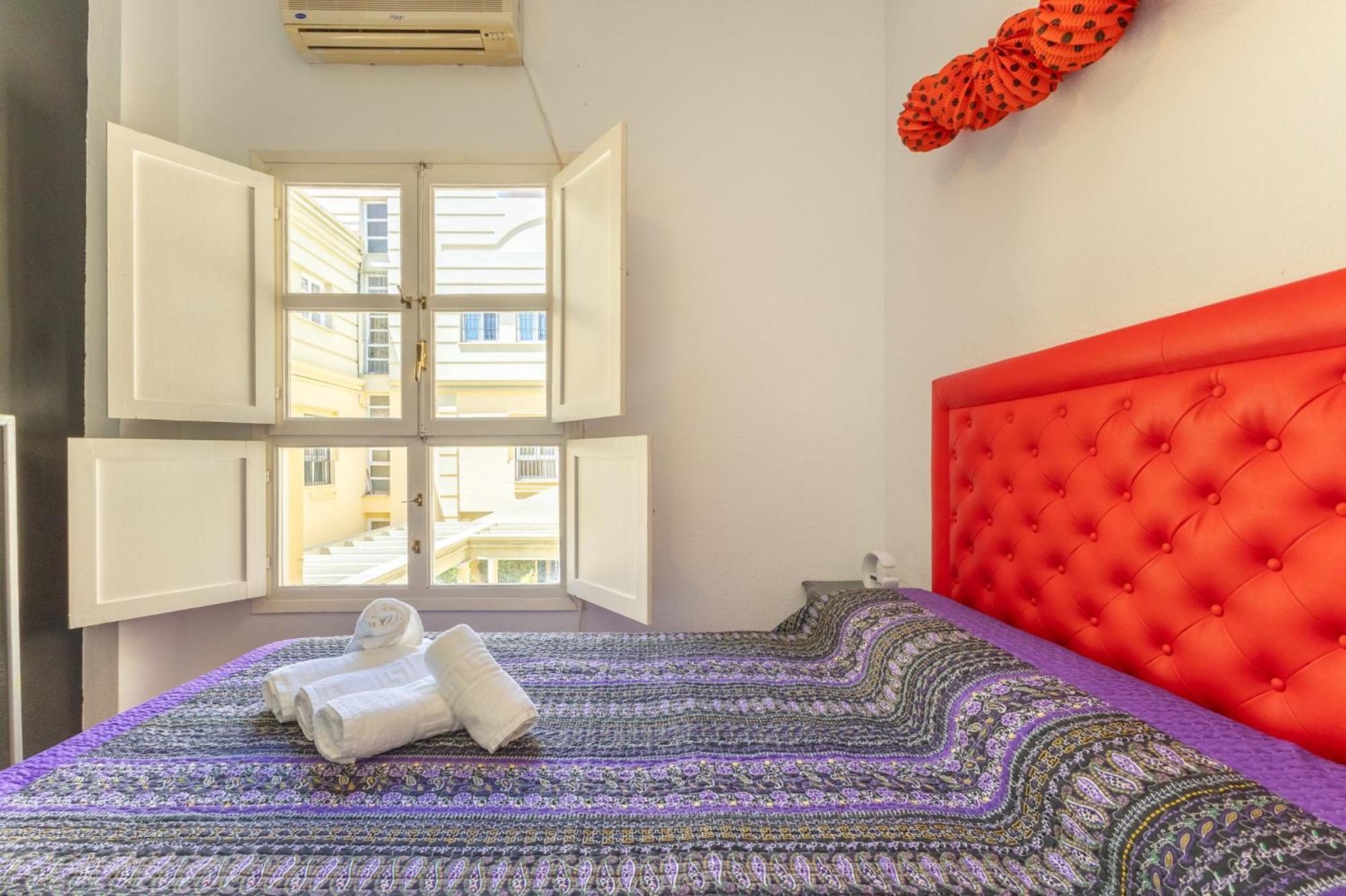 Conde Center Premium Suites, Free Parking Apartment