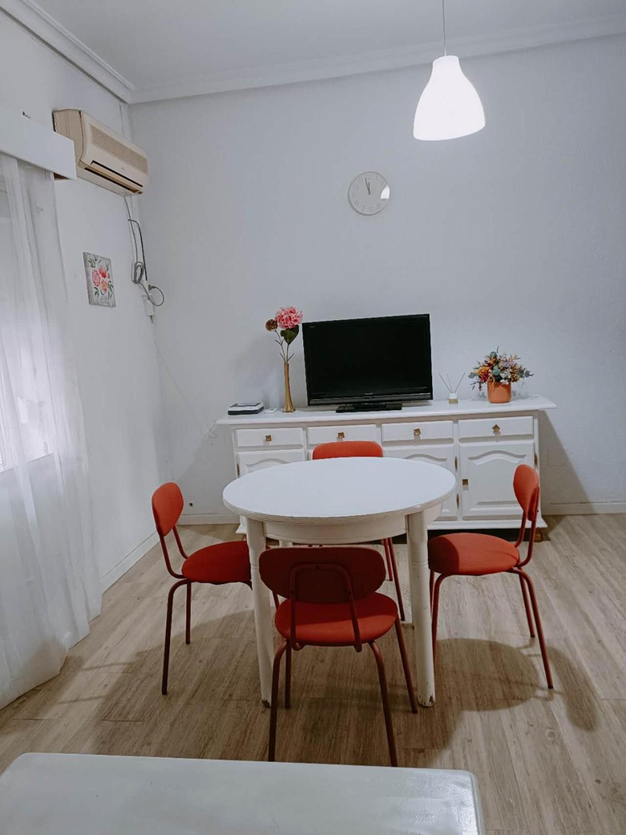 8 Mins Walk To Train Station Cost Youth * Seville