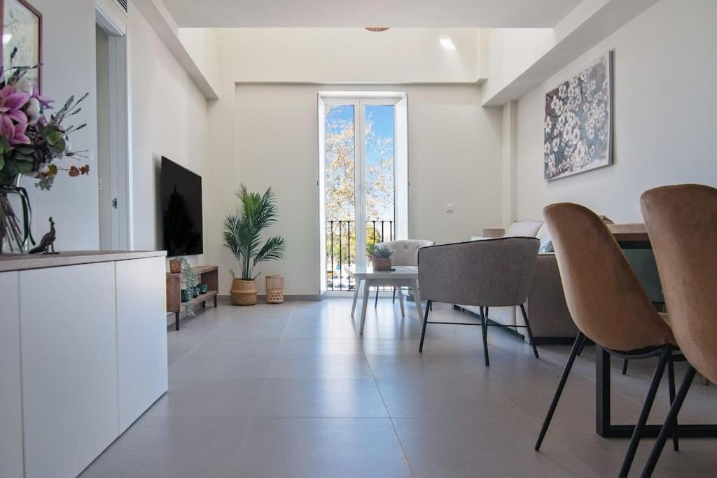 Live Like A Local In Contemporary Duplex Sevilla