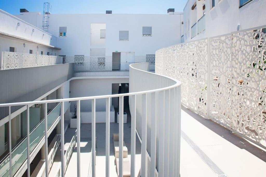 Live Like A Local In Contemporary Duplex Apartamento *