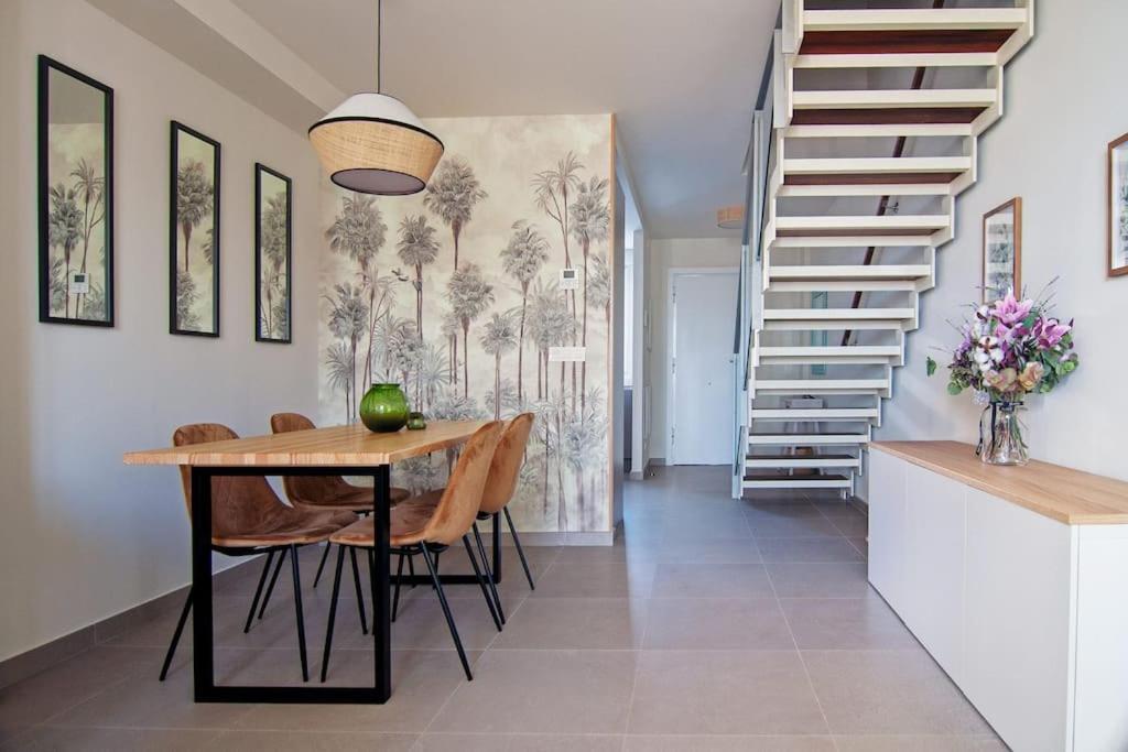 Live Like A Local In Contemporary Duplex *