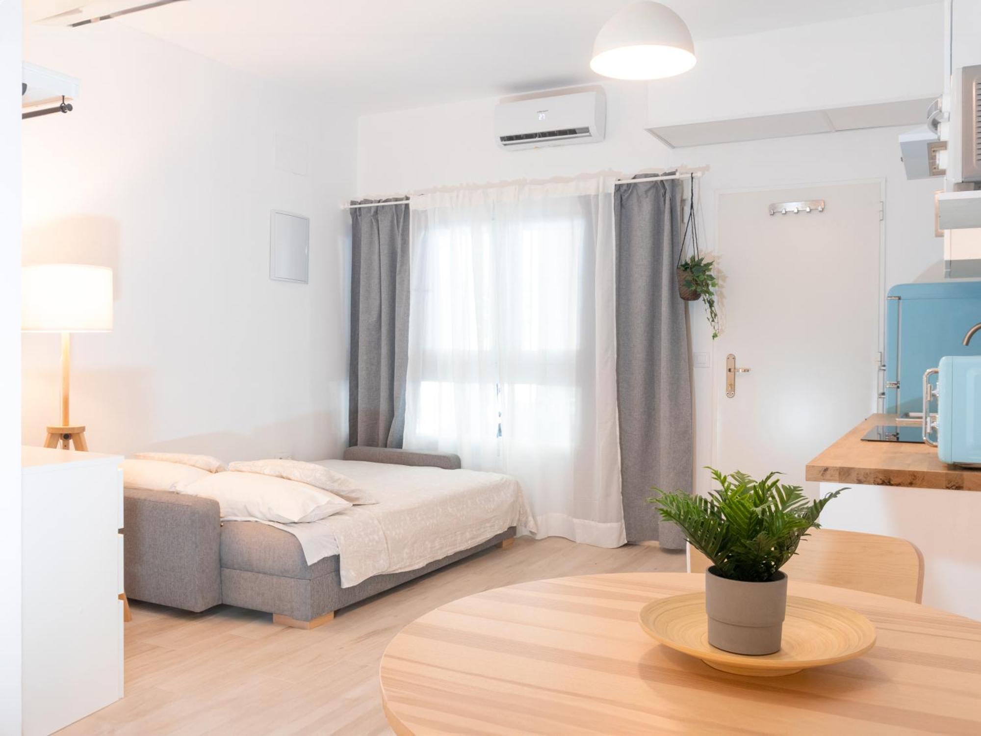 Estudio Con Jacuzzi Privado En El Barrio De Triana Apartment *