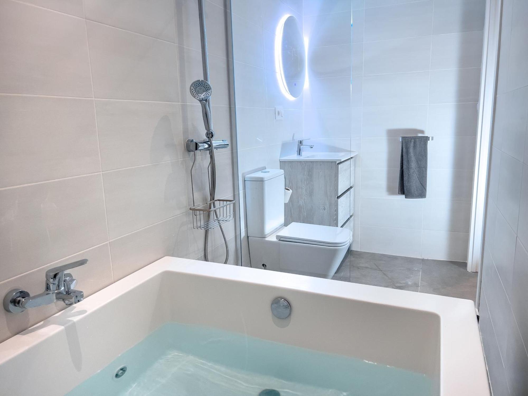 Estudio Con Jacuzzi Privado En El Barrio De Triana * Seville
