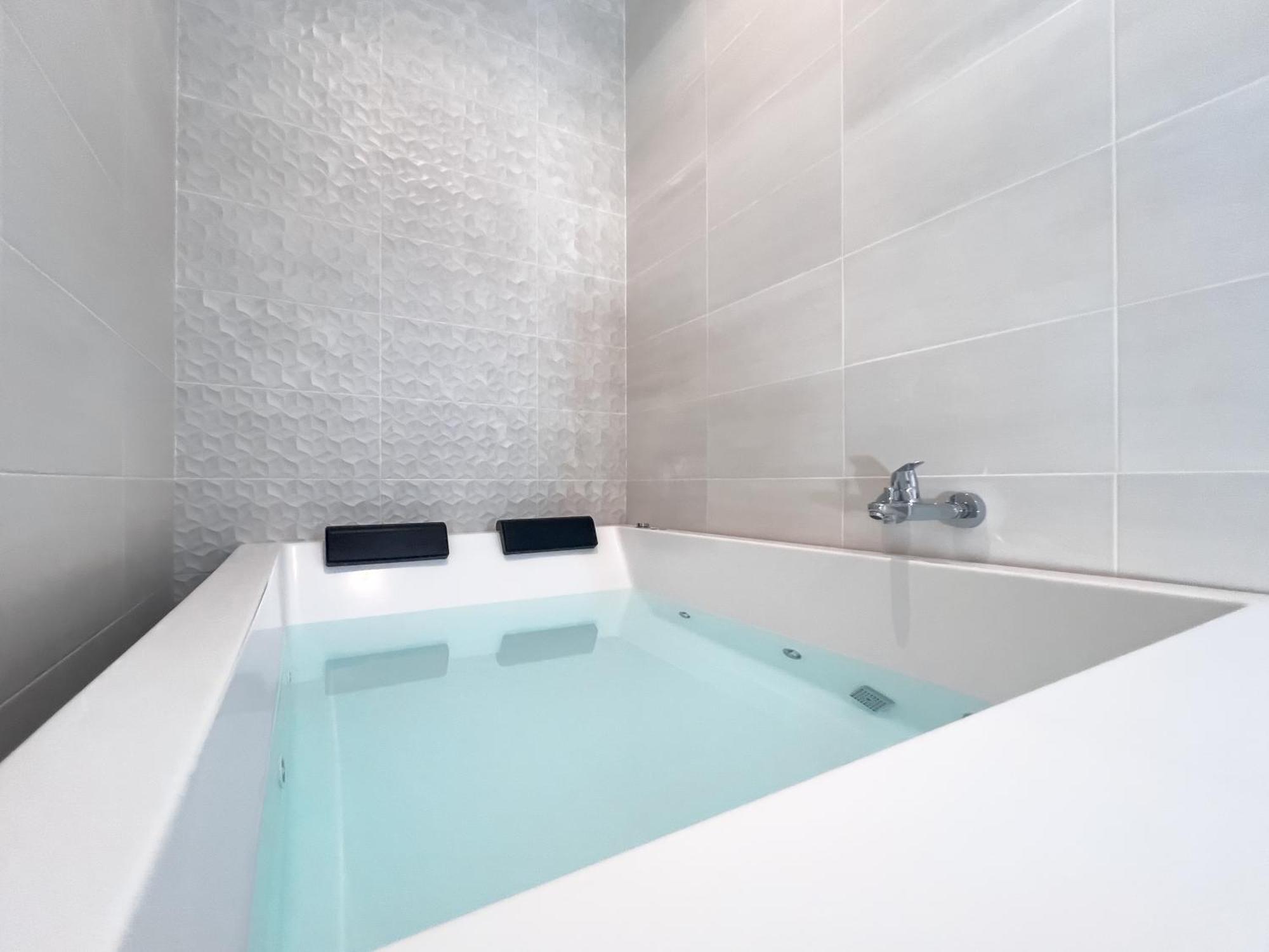 Estudio Con Jacuzzi Privado En El Barrio De Triana