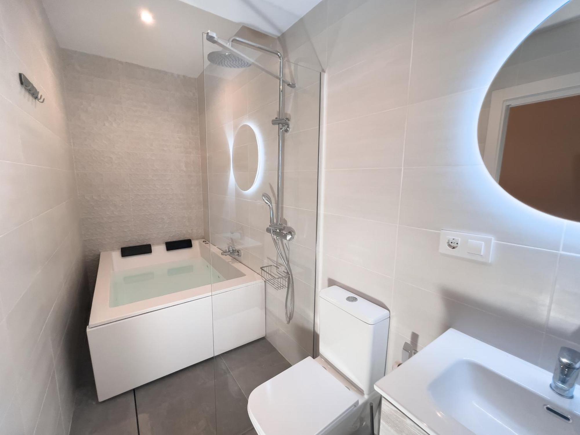 Estudio Con Jacuzzi Privado En El Barrio De Triana *