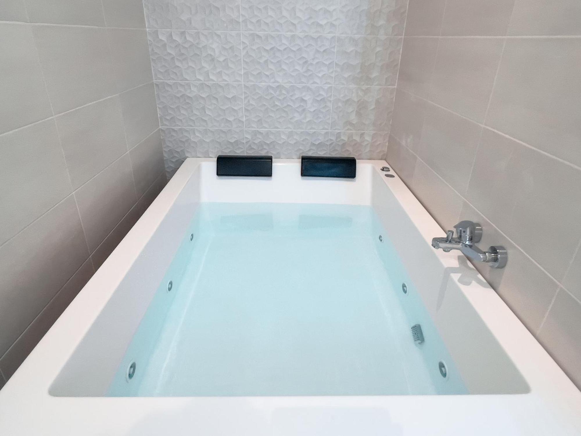 Estudio Con Jacuzzi Privado En El Barrio De Triana
