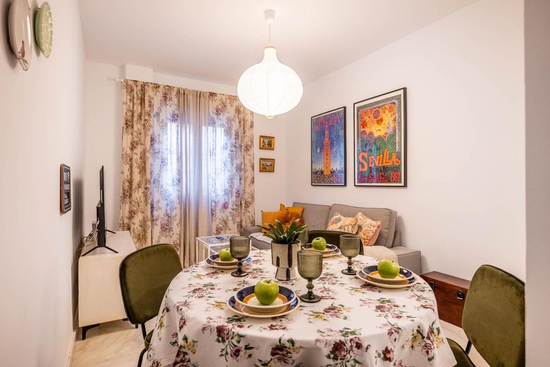 Piso Con Patio Privado Y Parking Nervion * Seville