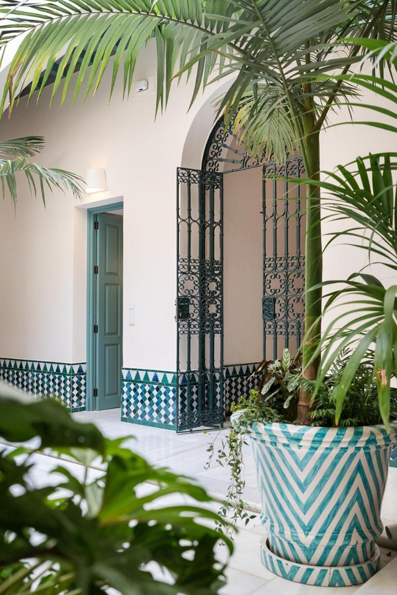 Tiempo Y Silencio By Grupo Cappuccino Villa Seville