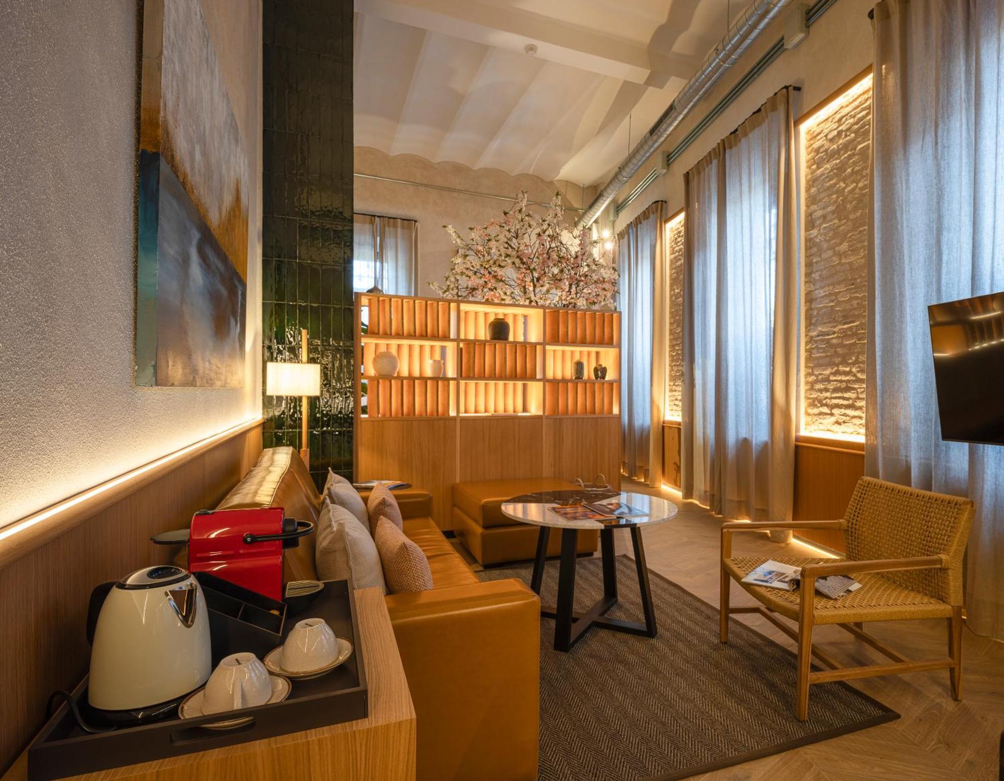 Center - Avenue Luxury - Private Free Parking Apartment *