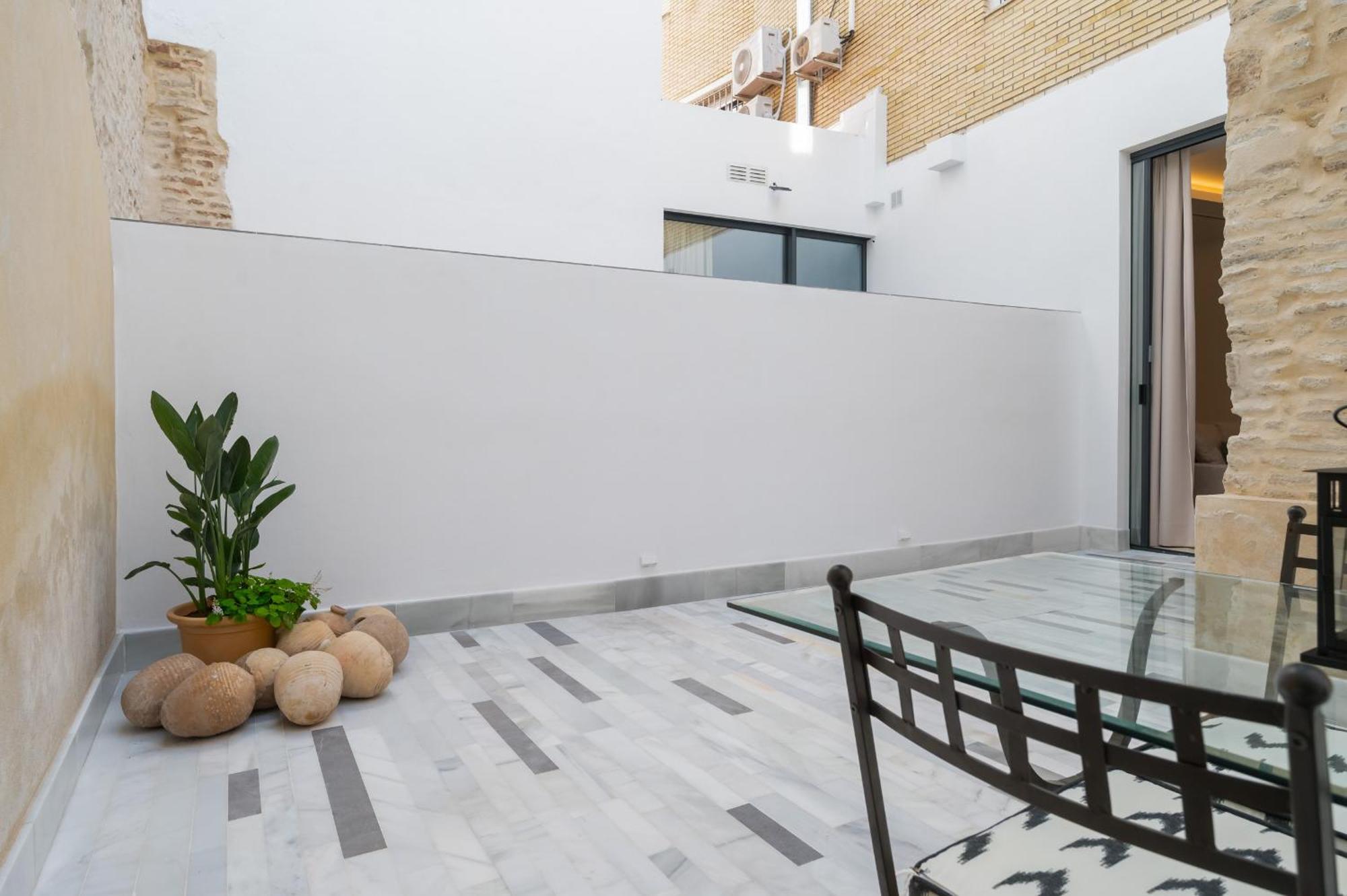 New Design - Private Patio - Gallos 3 *