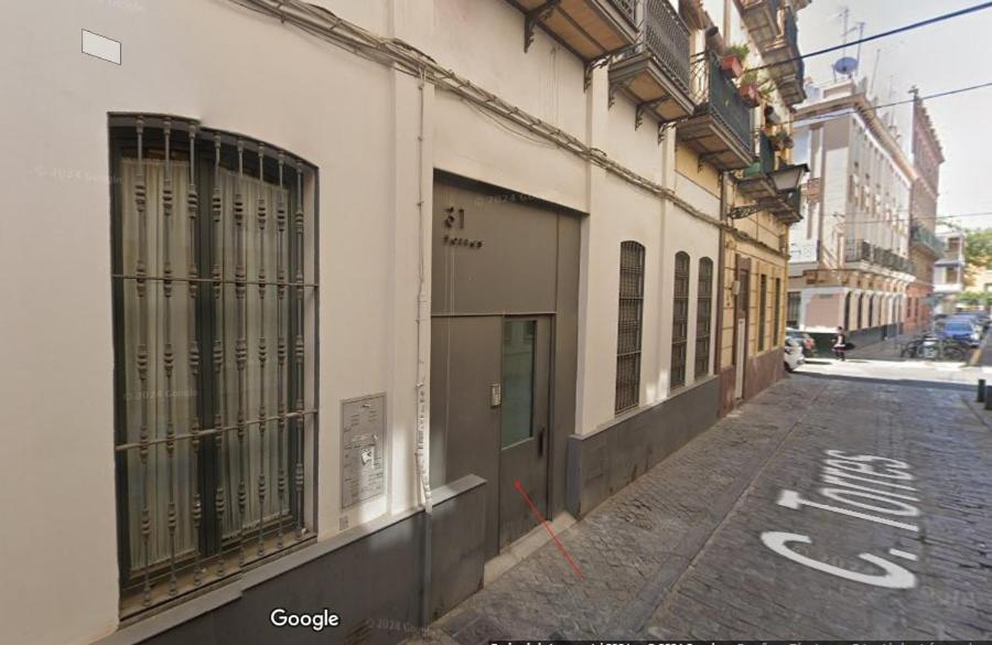 Apto * Seville