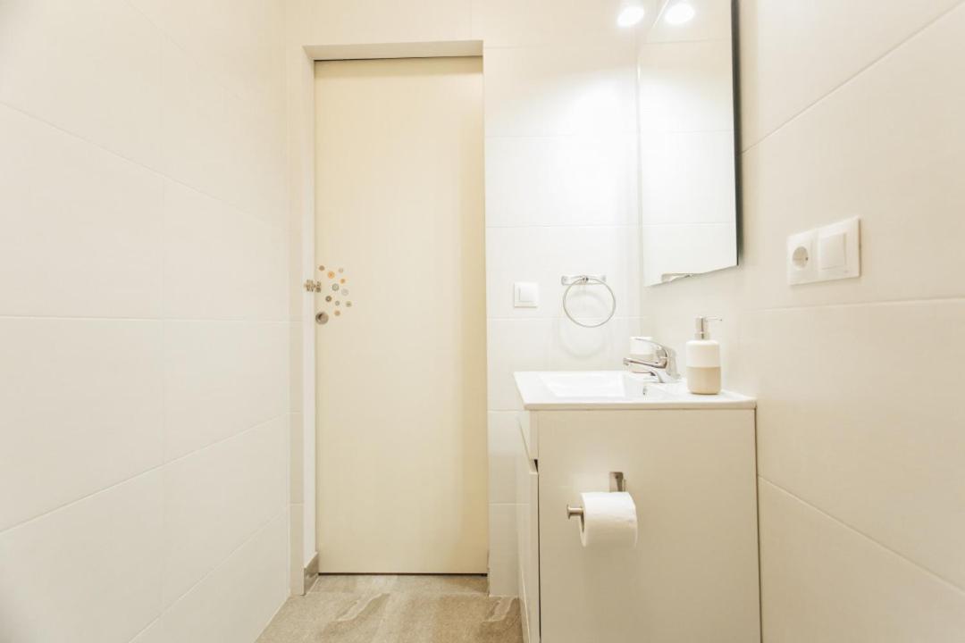 Wide And Diaphanous- 3bd 2bth- Alcazar Sevilla