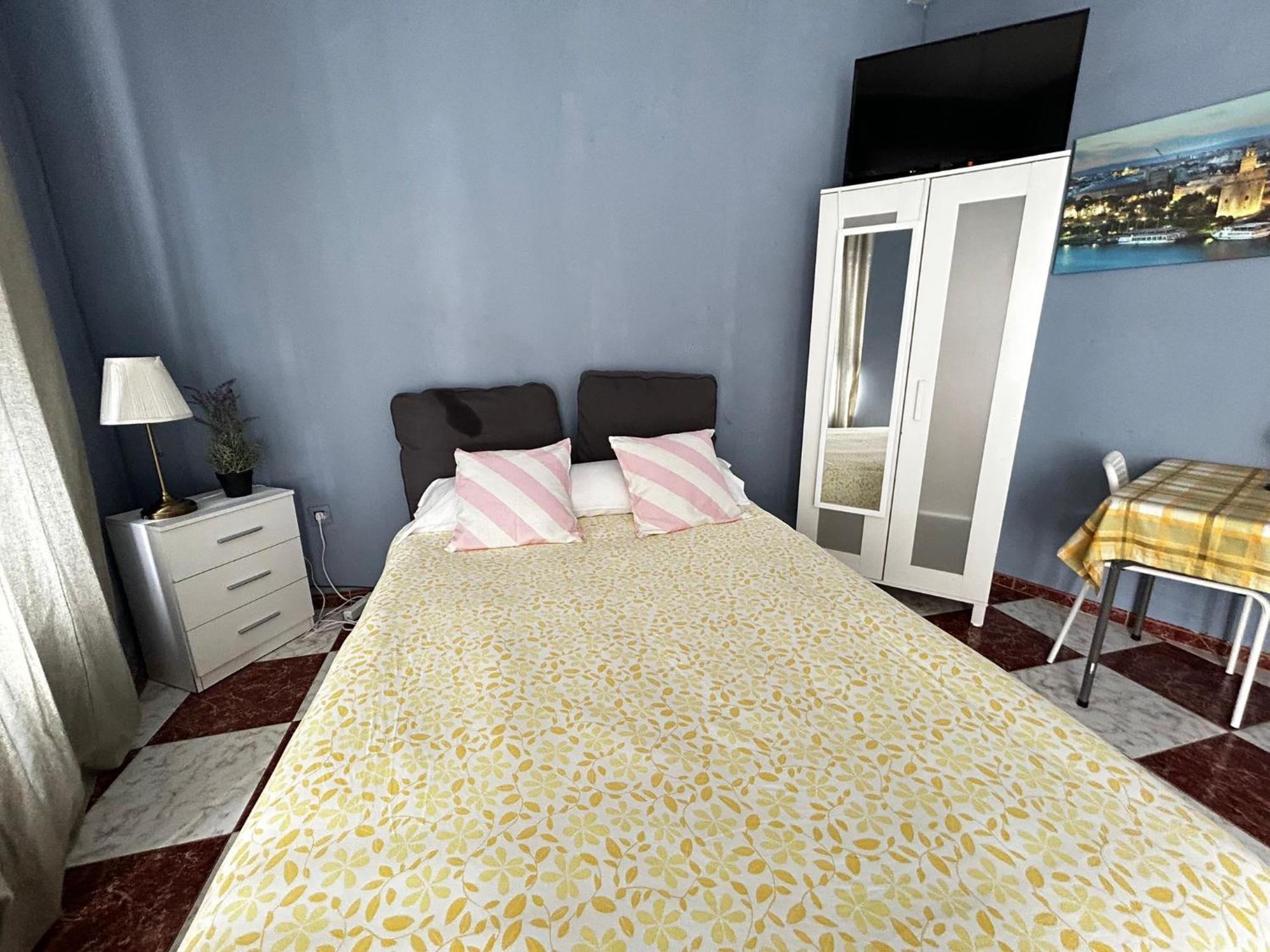 Guest house Santa Isabel Cost In Private House Seville