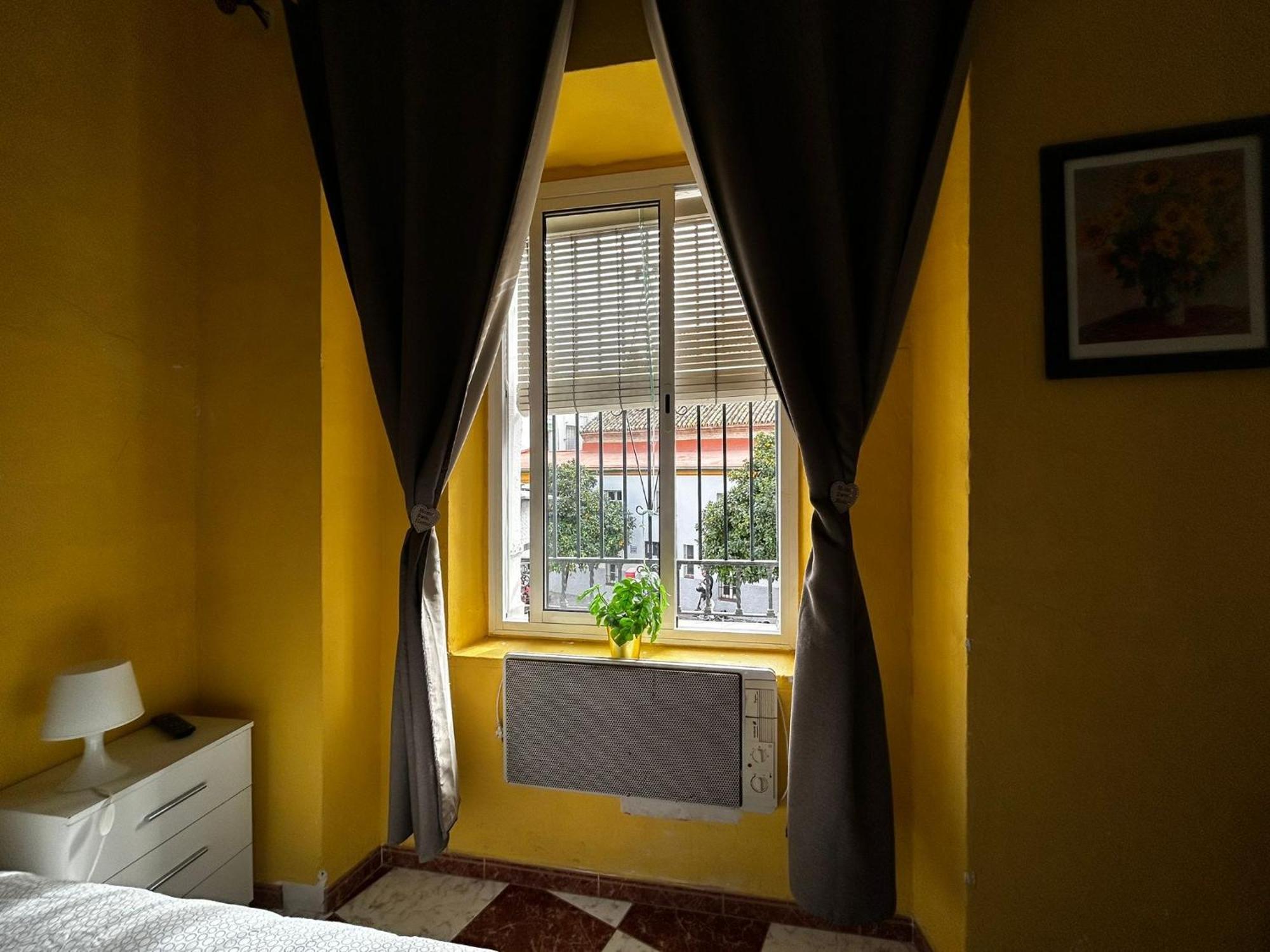 Santa Isabel Cost In Private House * Seville