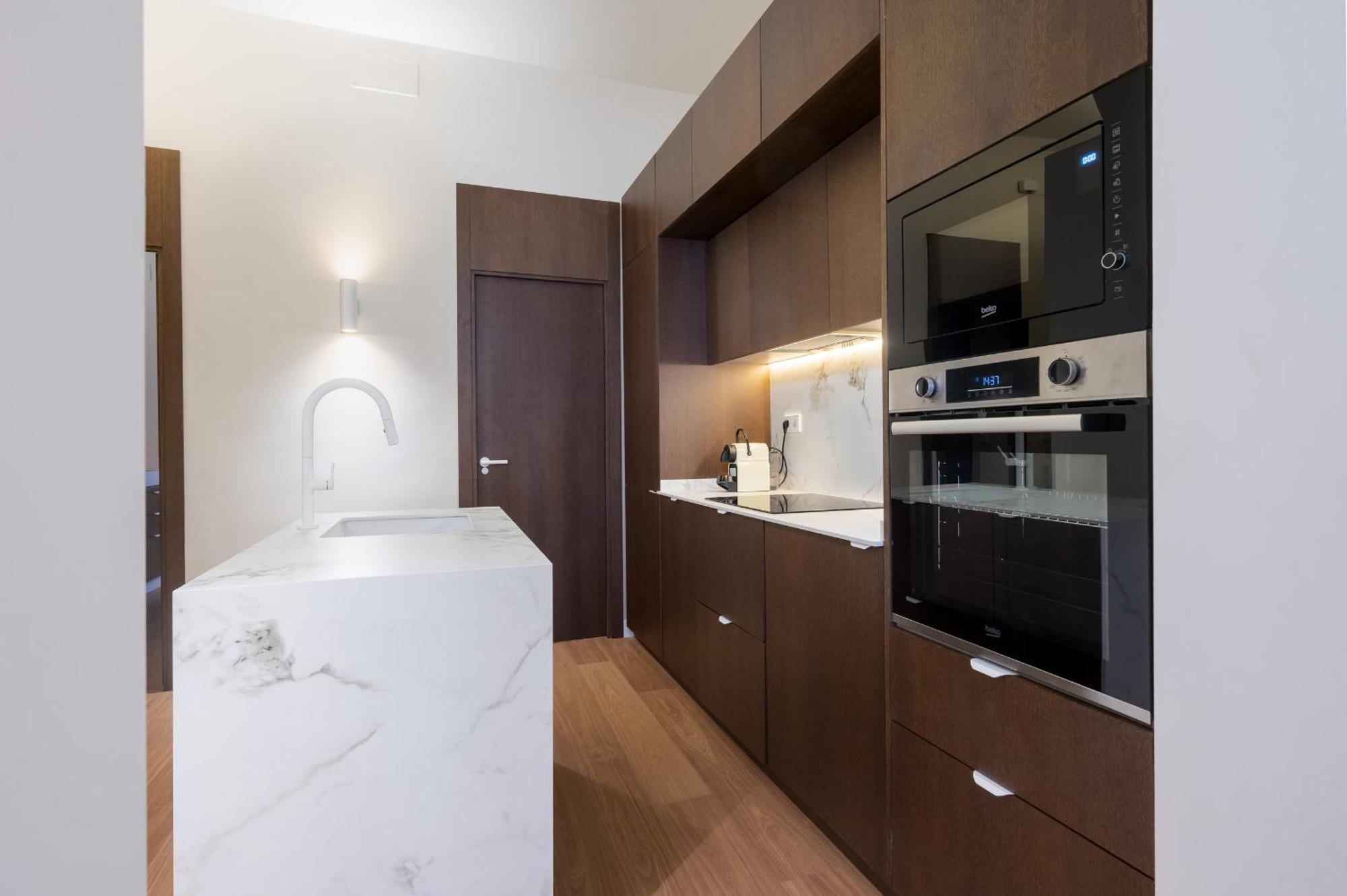 New And Design - Rooftop Solarium - Alameda Apartment
