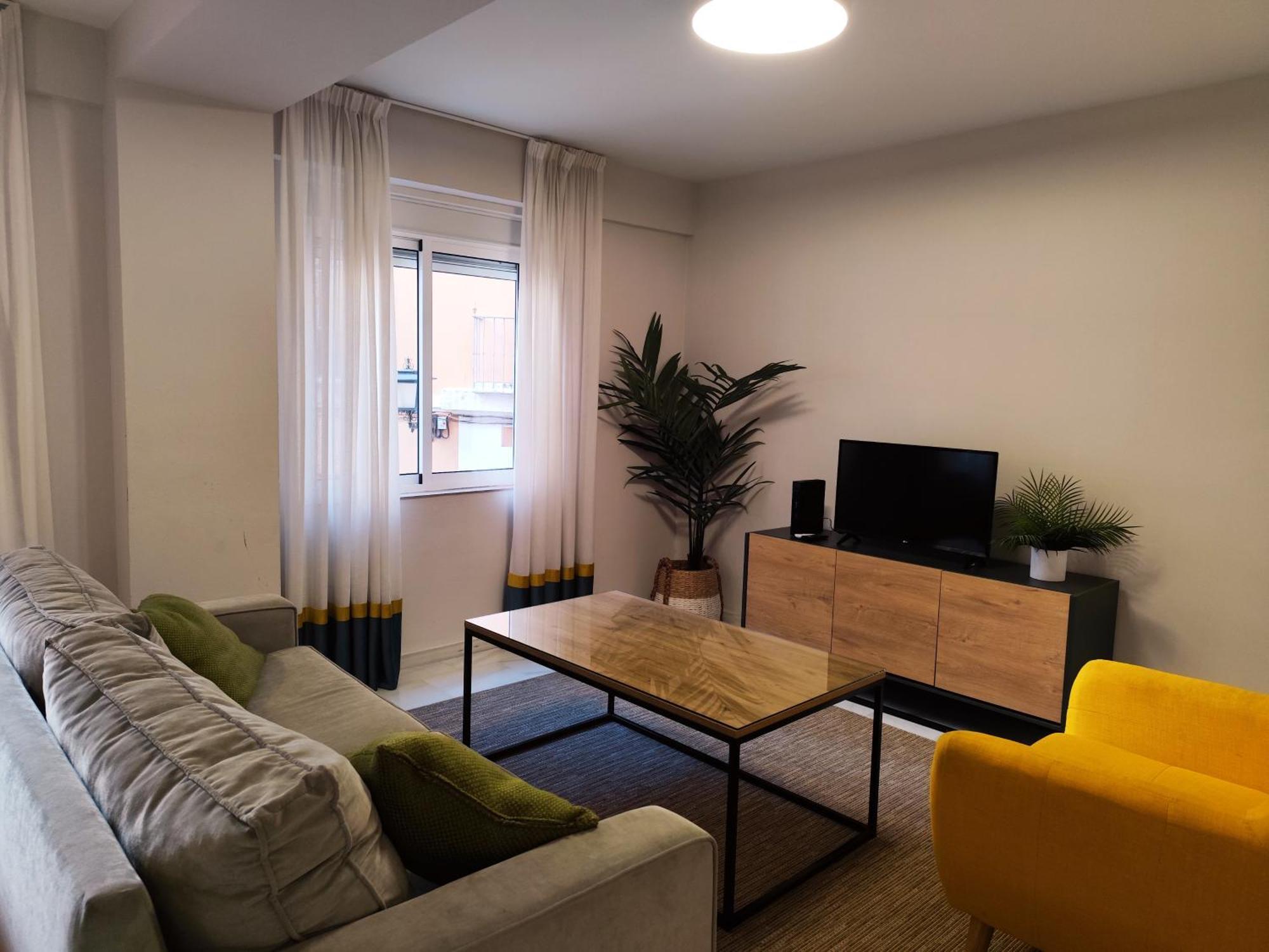 Yellow Sun Apartment Seville