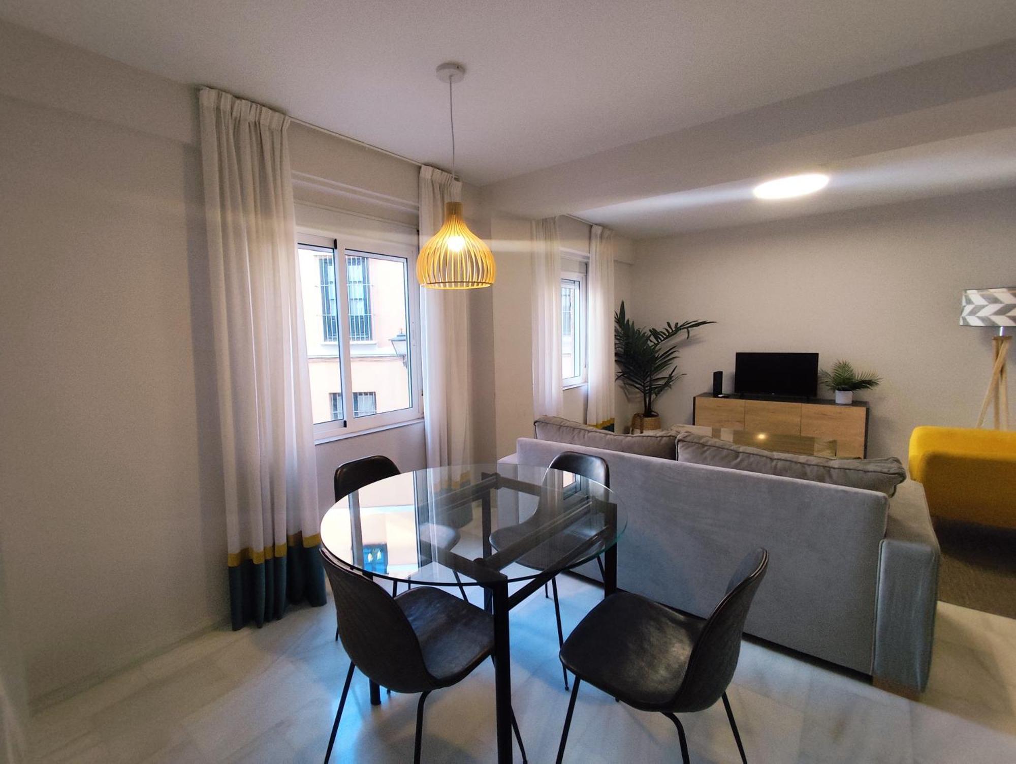 Yellow Sun Apartment *