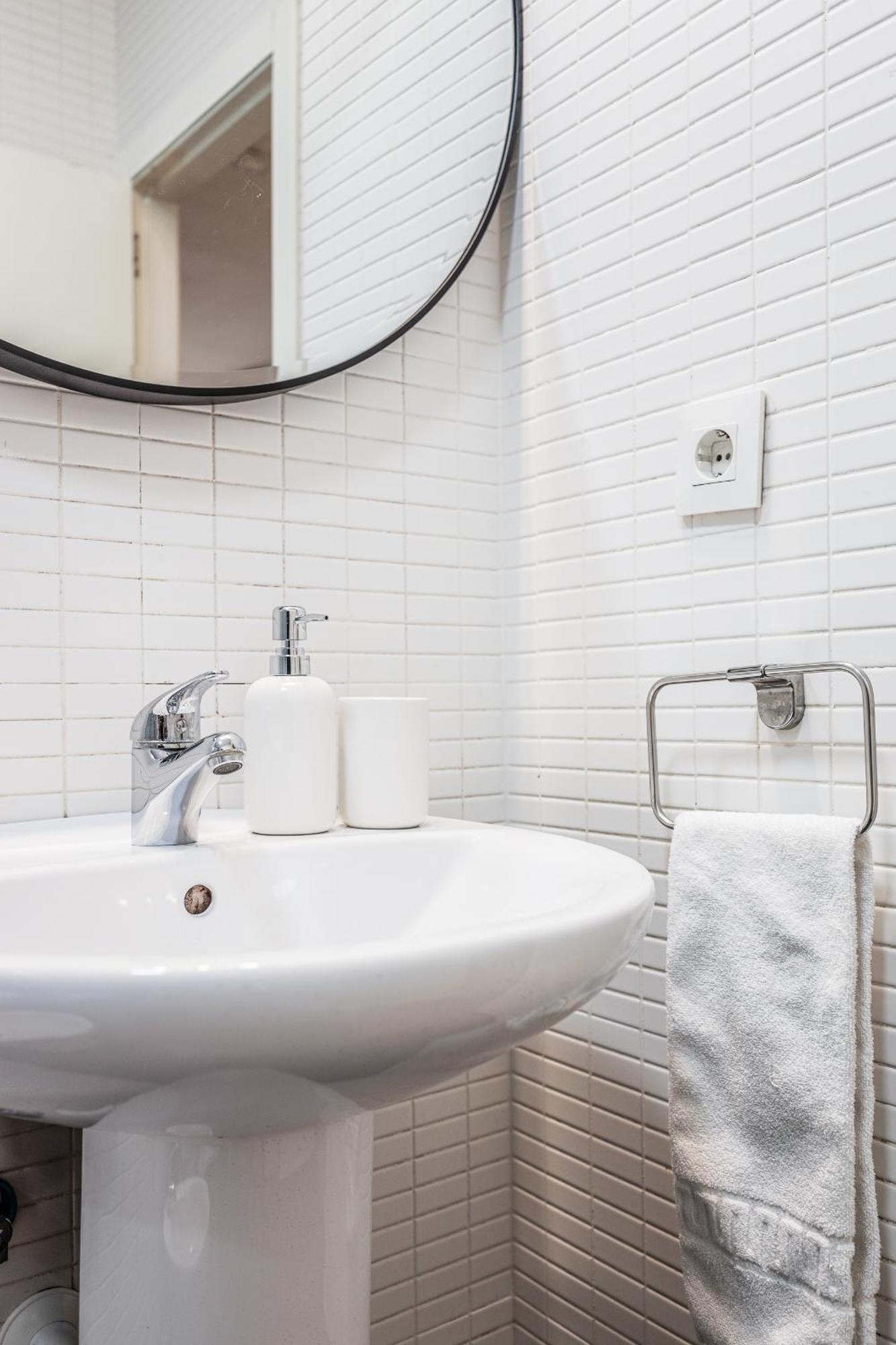 Precioso Estudio En San Julian Sevilla, Ac Wifi Hiniesta Estudio * Seville
