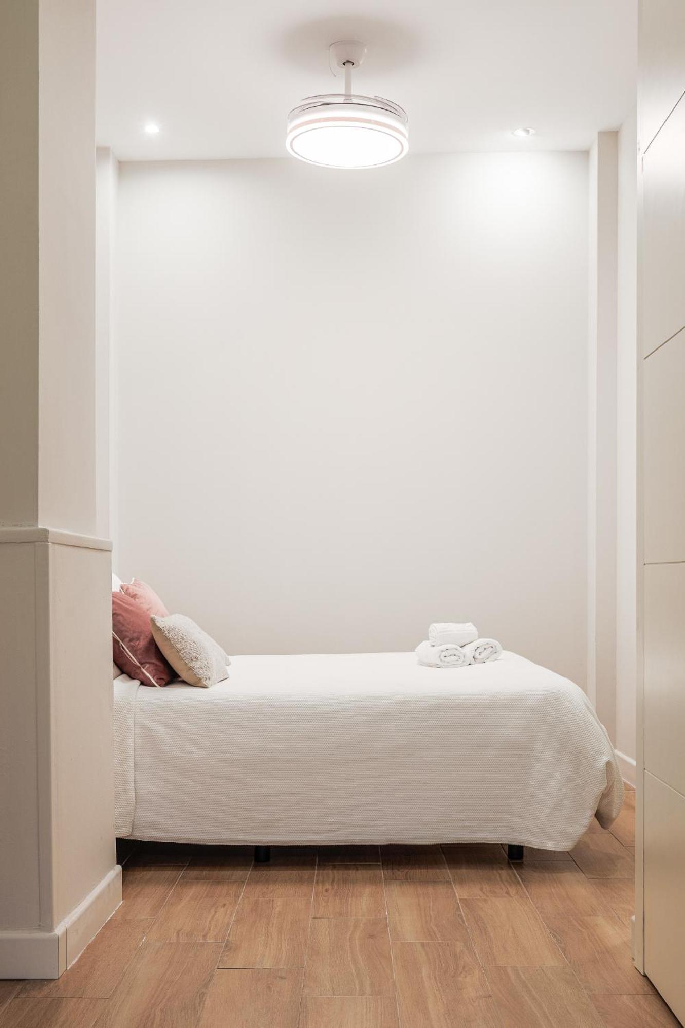 Precioso Estudio En San Julian Sevilla, Ac Wifi Hiniesta Estudio * Seville