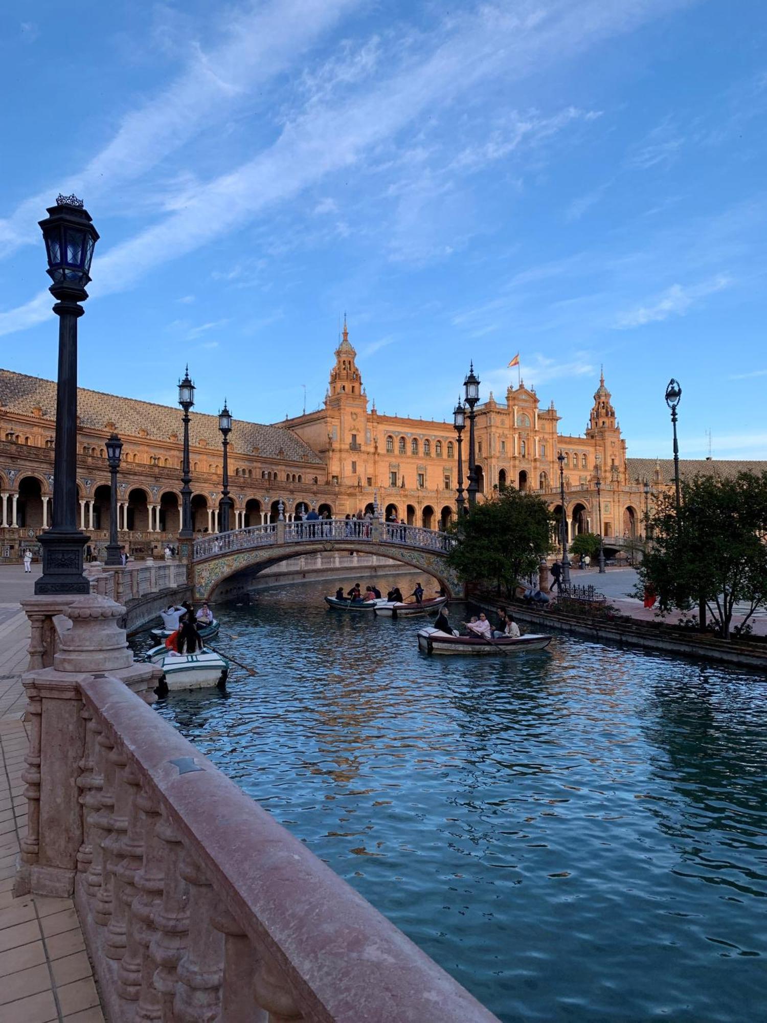 Bonito Y Muy Fresco En Nervion De Dos Y Dos Banos Seville