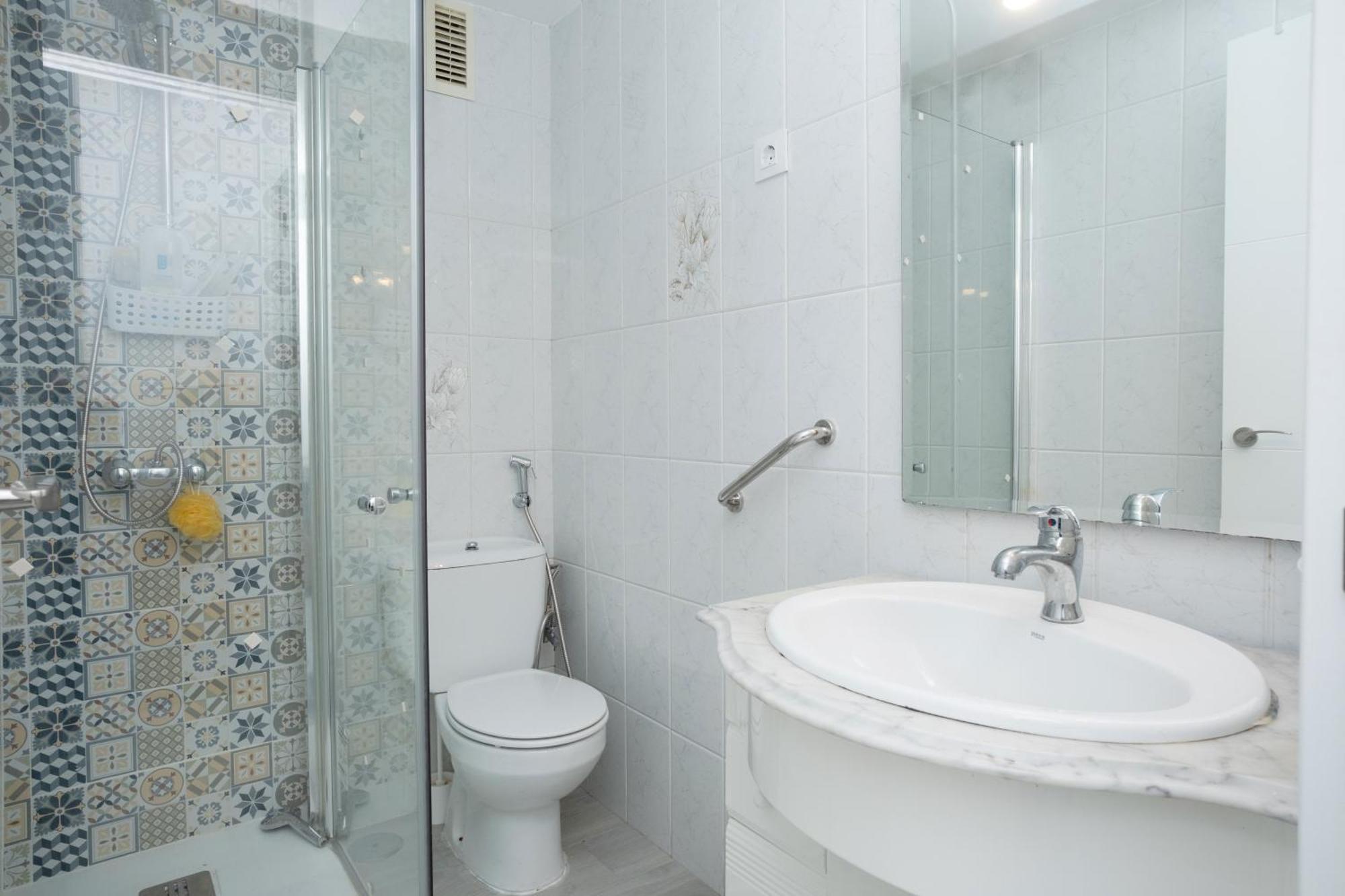 Piso En La Oliva Bien Comunicado * Seville