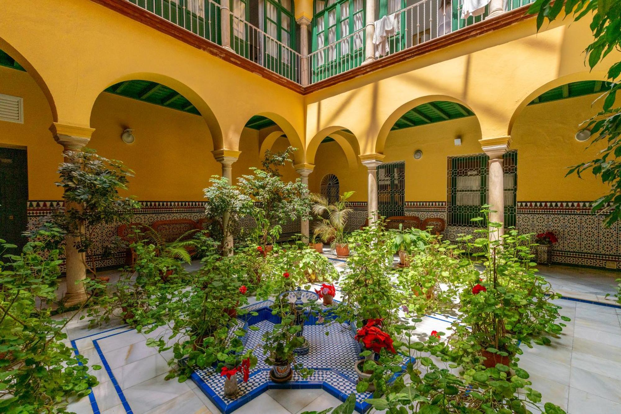 Cathedral Penthouse- Big Private Terrace- Parking Apartment *