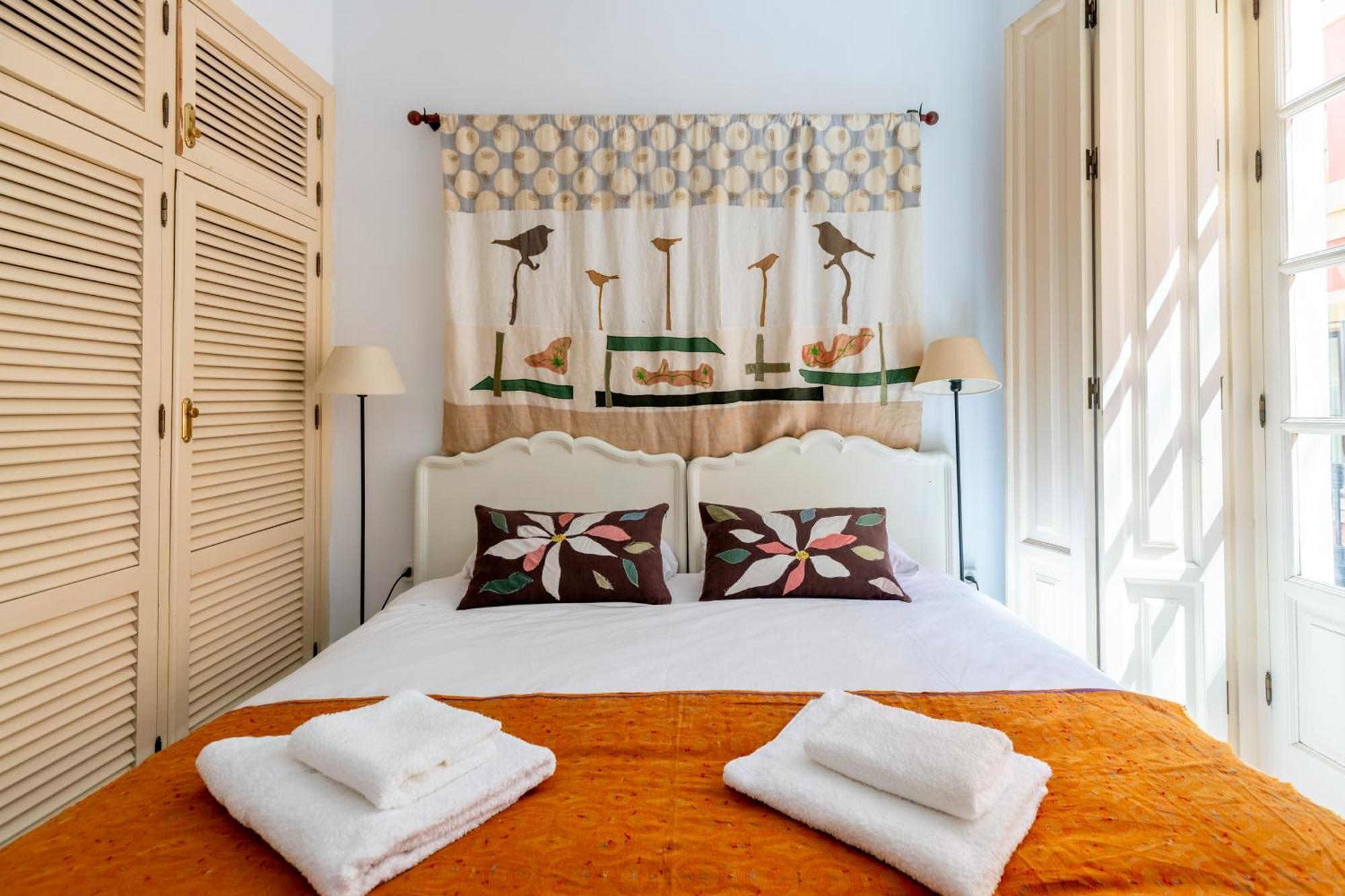 Cathedral Penthouse- Big Private Terrace- Parking Apartment