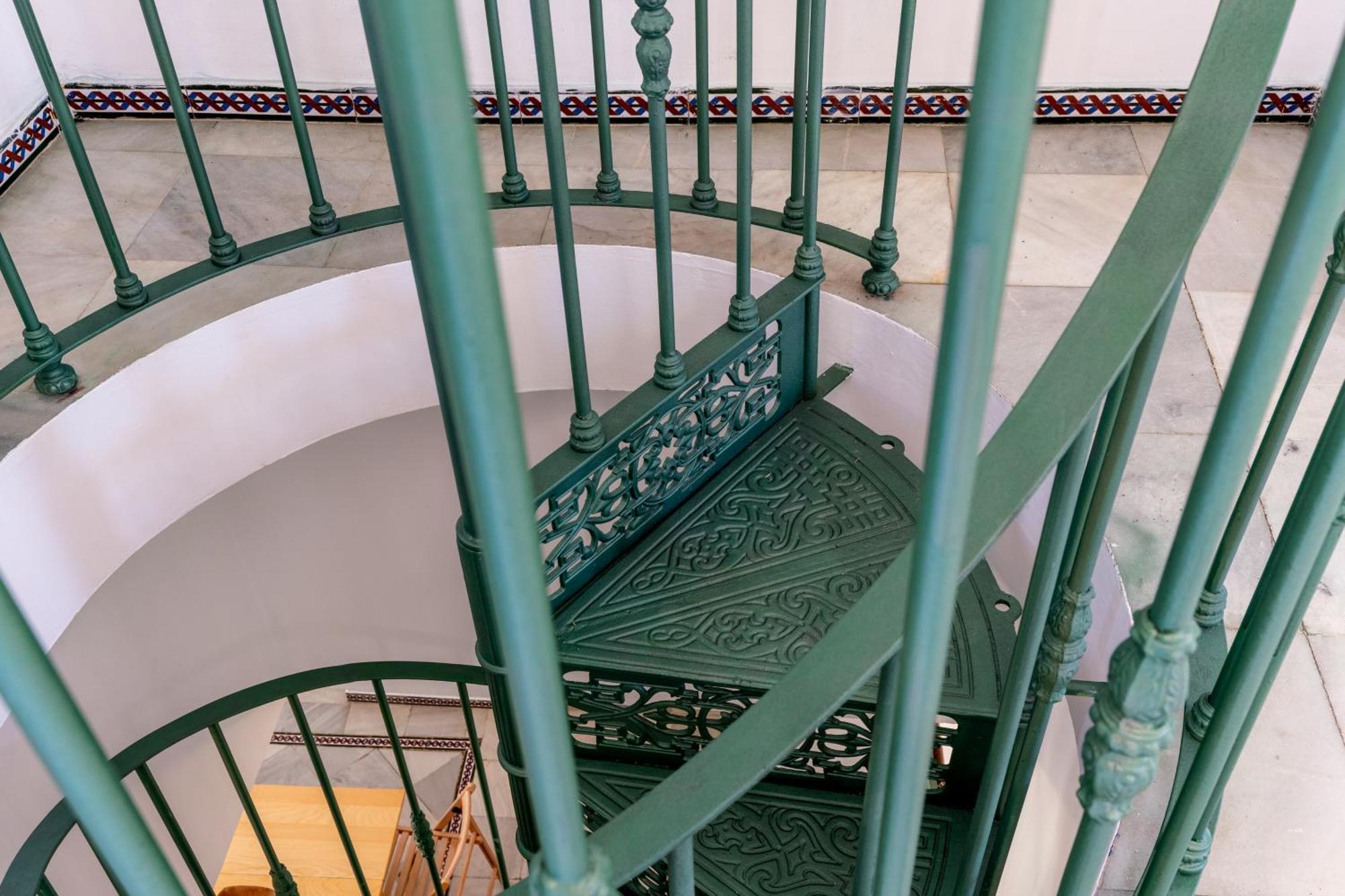 Cathedral Penthouse- Big Private Terrace- Parking Apartment *
