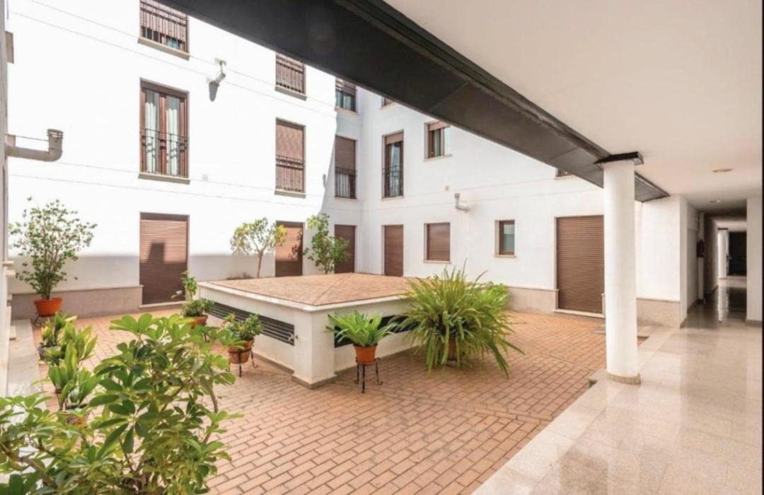 Living & Parking Gratis Sevilla