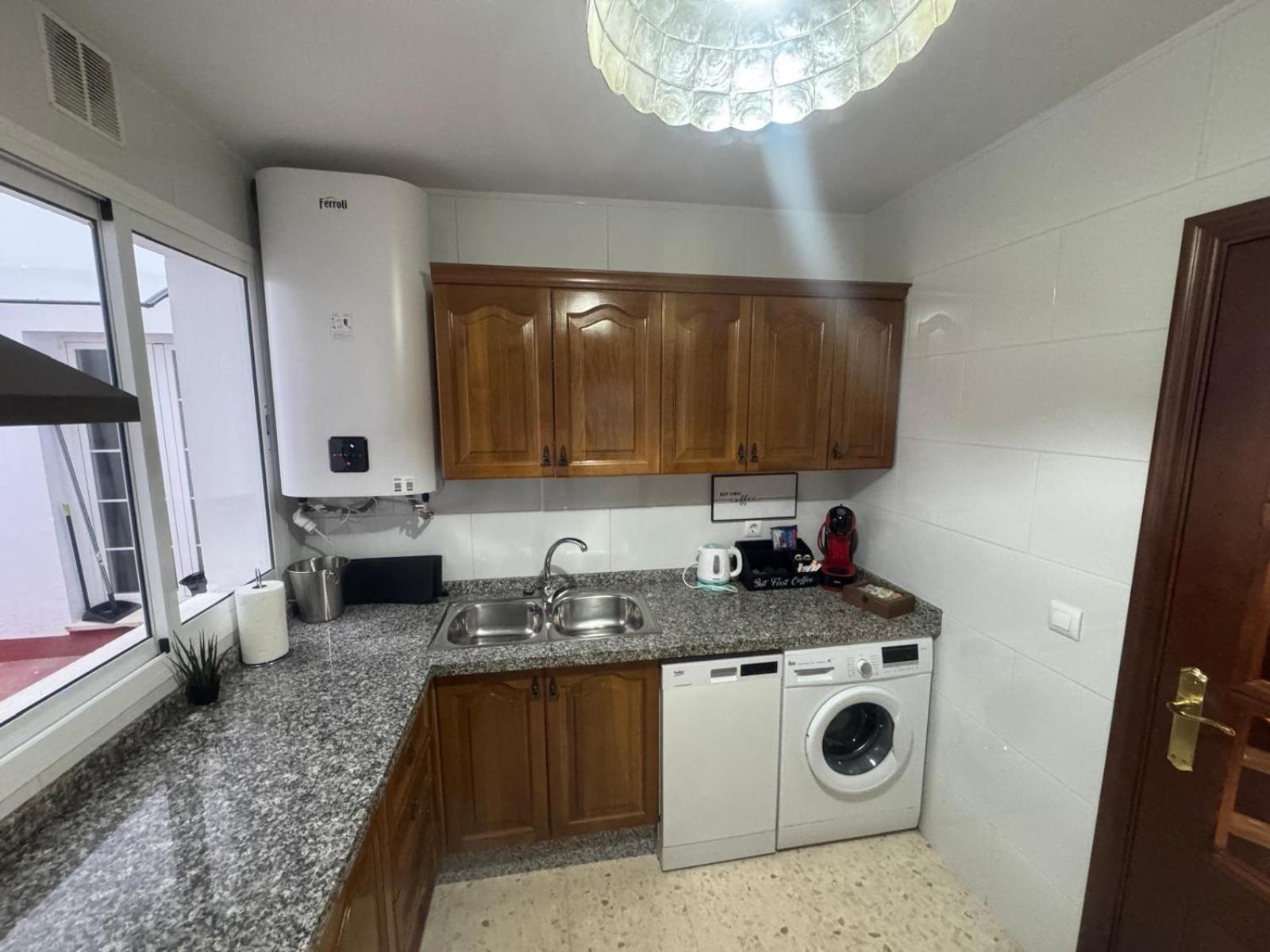 Veronica 6 Free Parking Apartment