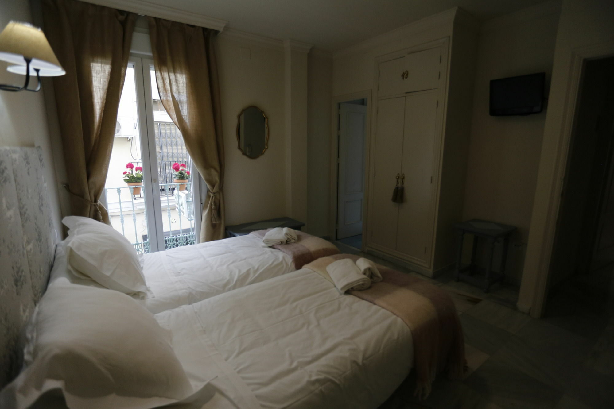 Inn Nuea Alameda