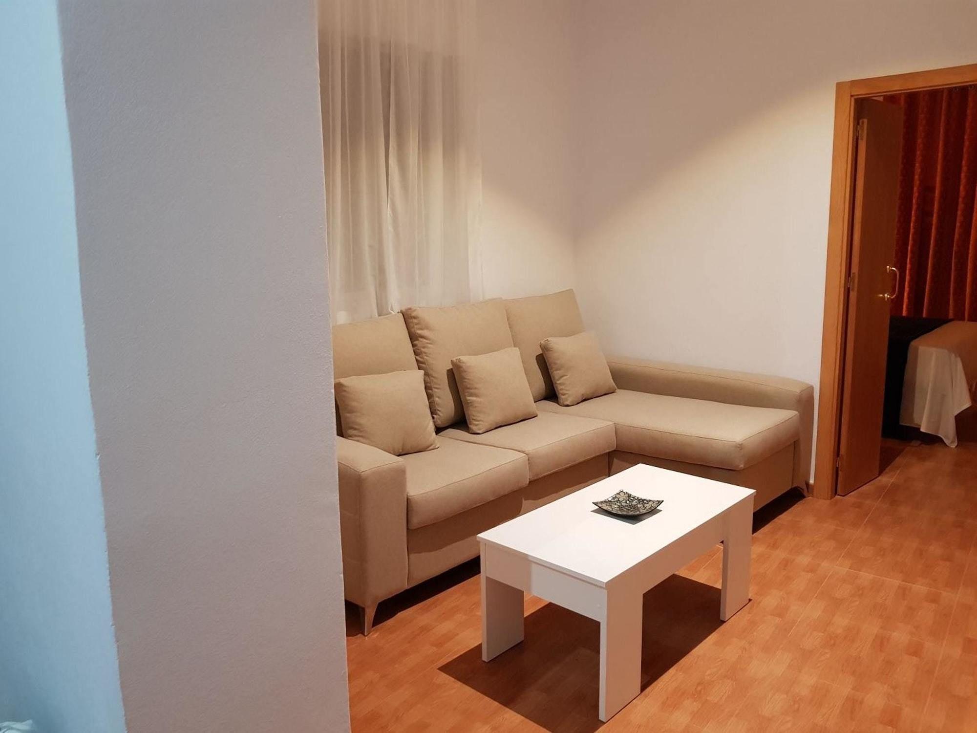 With 2 Bedrooms In Sevilla, With Wifi *