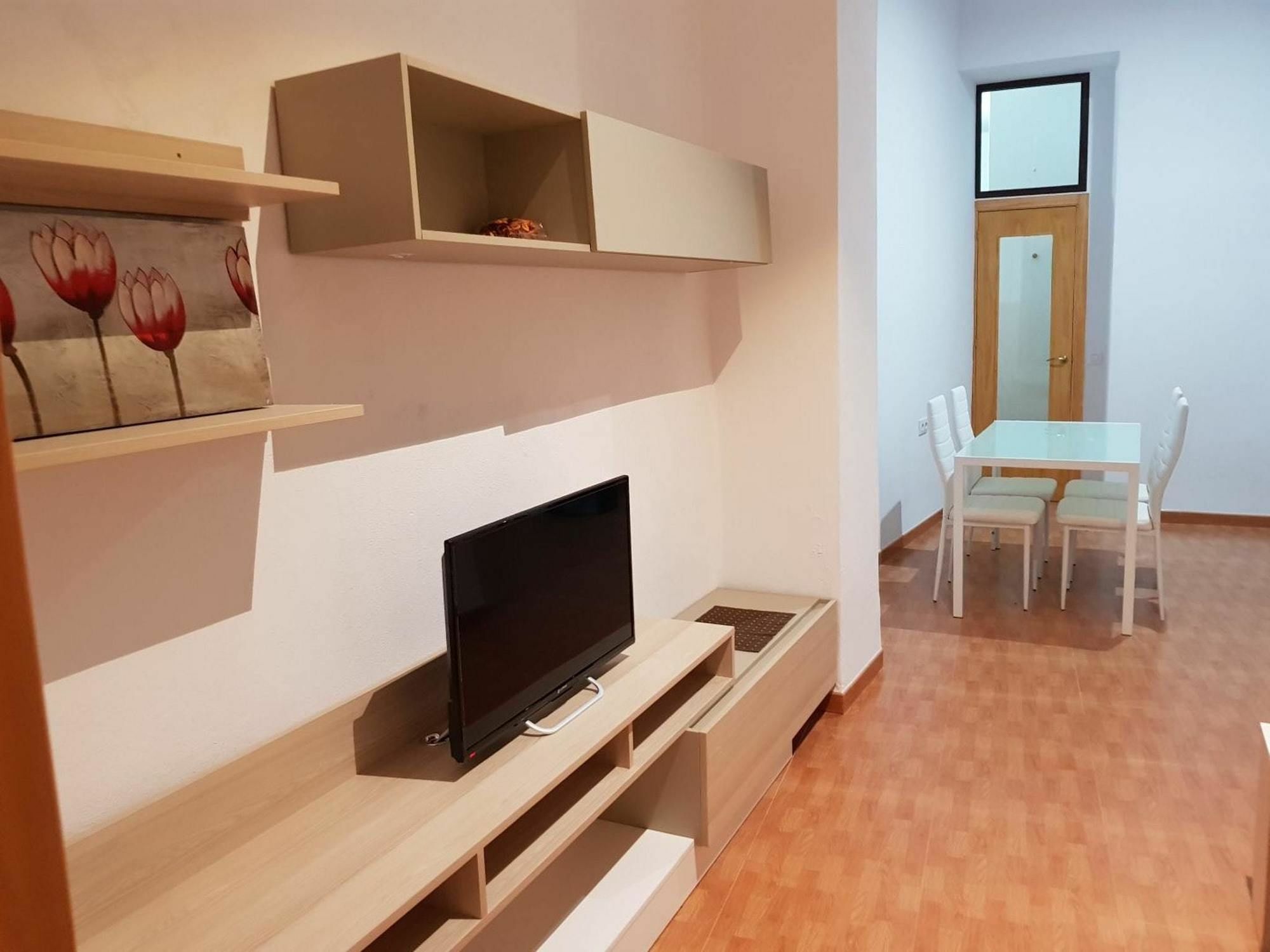 With 2 Bedrooms In Sevilla, With Wifi Apartment