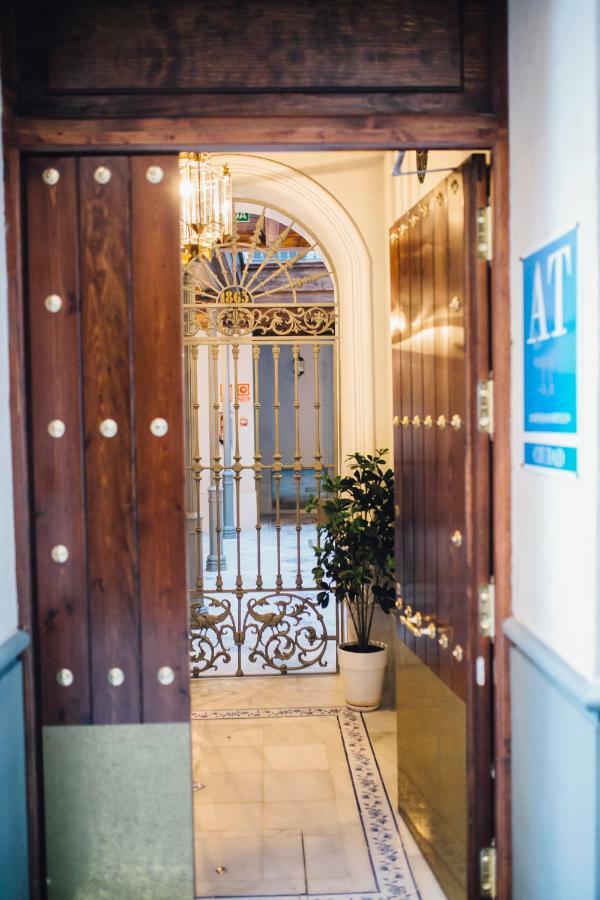 One&lux Byron Apartment Seville