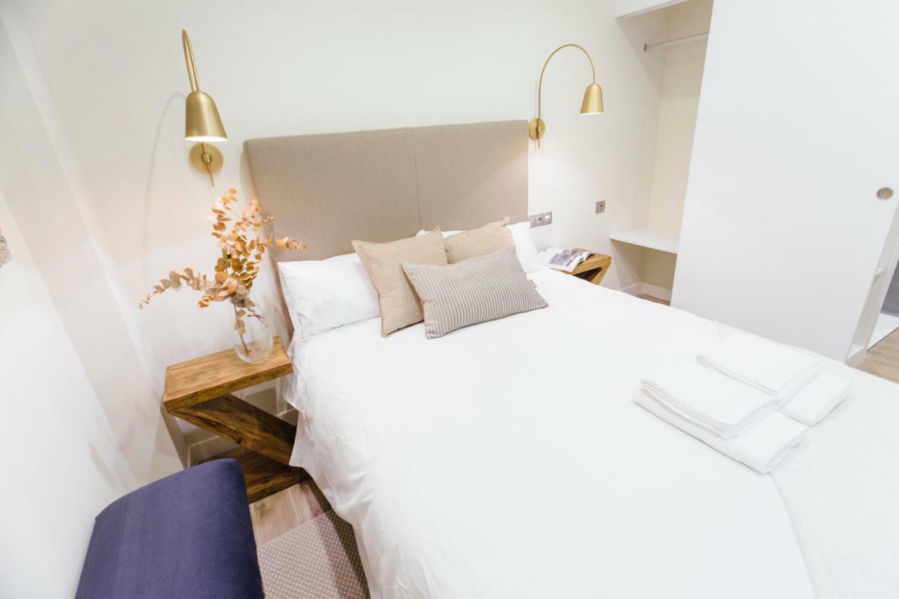 One&lux Byron * Seville