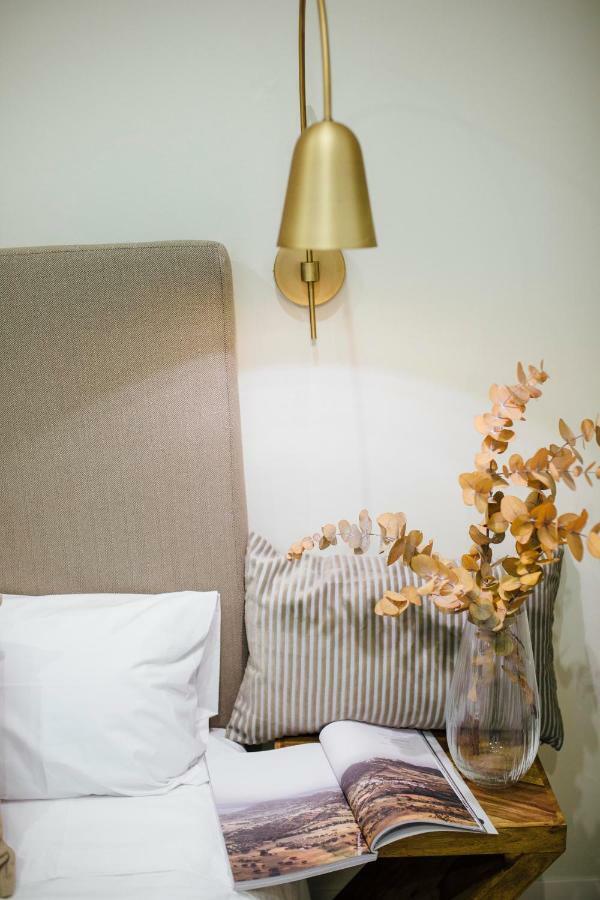 One&lux Byron Apartment