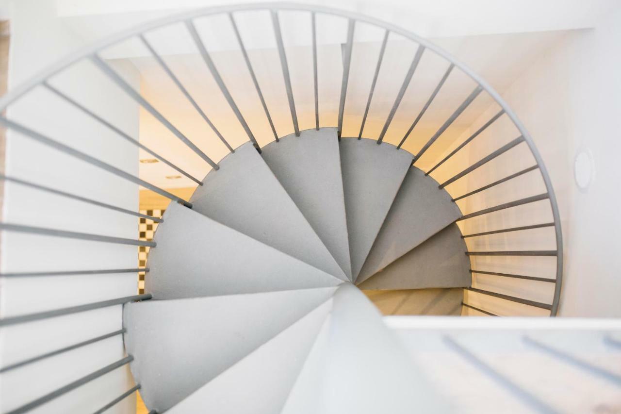One&lux Byron Apartment
