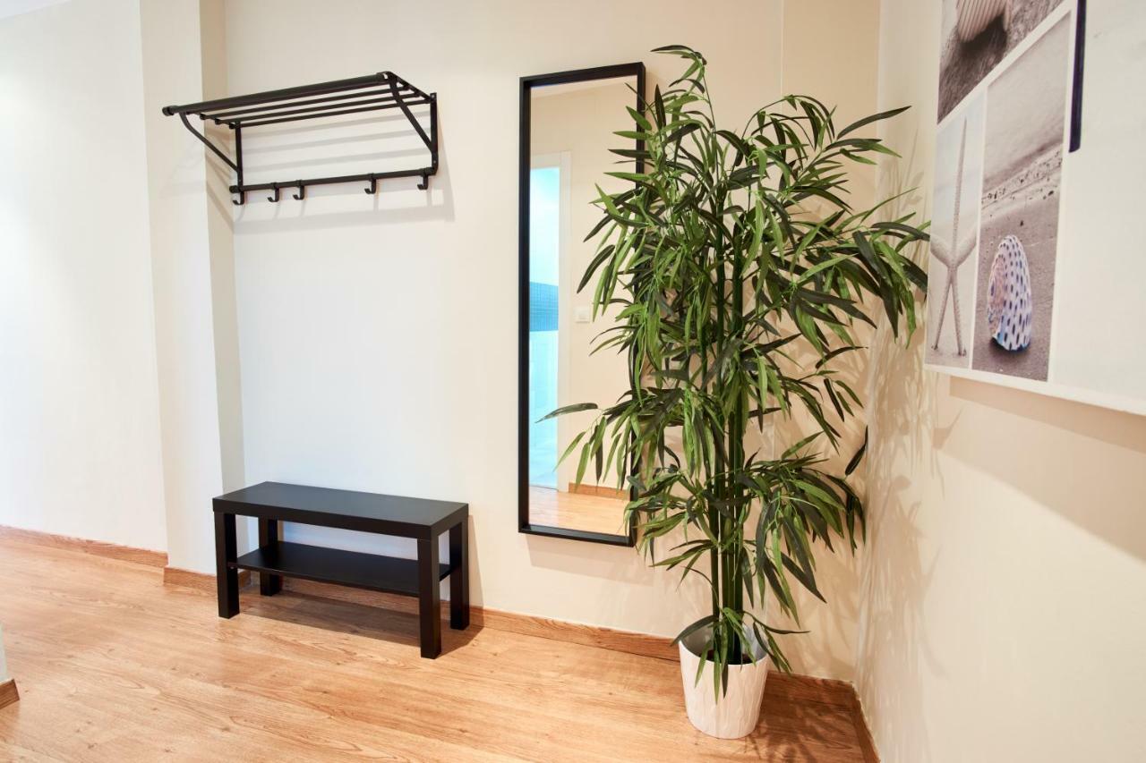 Apartment Resolana Walls